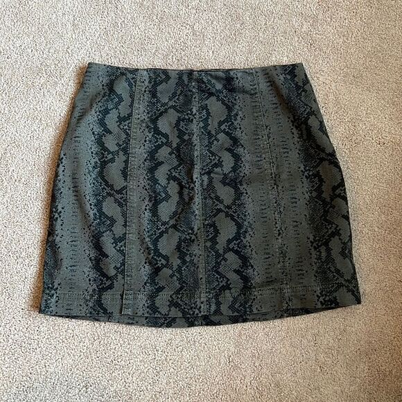 Snake print mini skirt - Picture 1 of 3